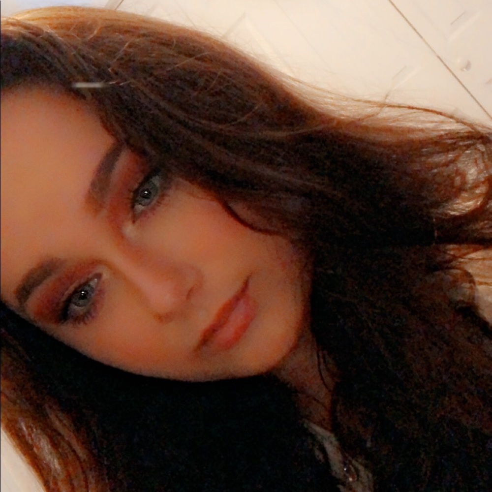 Meet your Posher, Emily